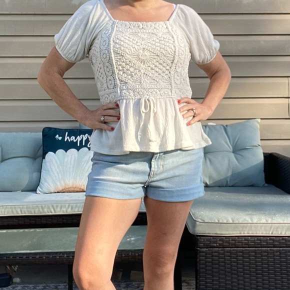 Womens crochet, boho cream top. Can dress up or down, size small - Picture 2 of 5